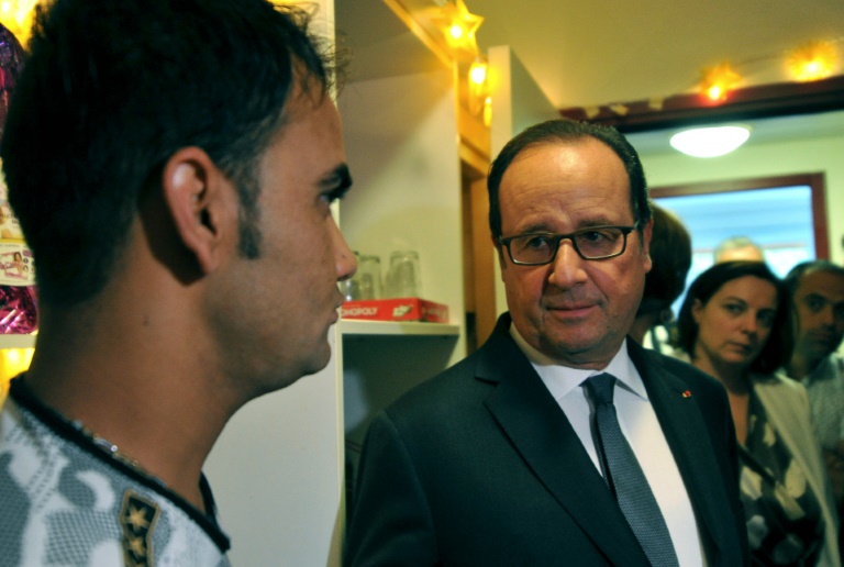 Migrants: la France ne sera pas un pays « de campements », réplique Hollande à la droite