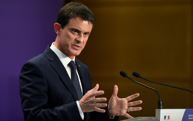 Primaire: Valls observe « un délai de décence », pour la presse