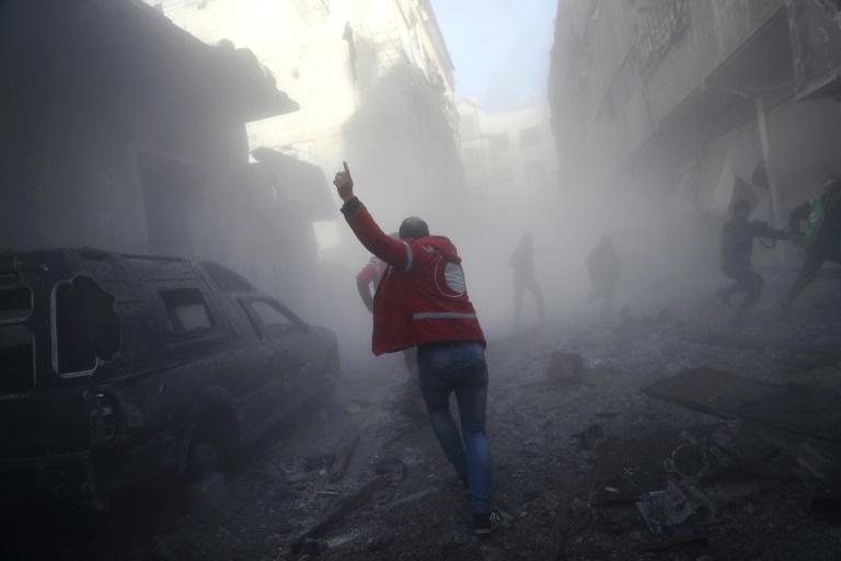 L'armée syrienne bombarde près de Damas avant les négociations